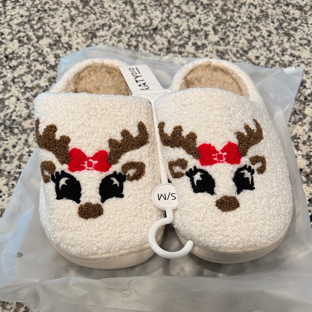 Cozy Reindeer Women Slippers